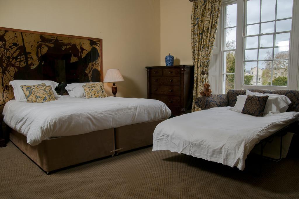 Clarence Court Hotel Cheltenham Buitenkant foto
