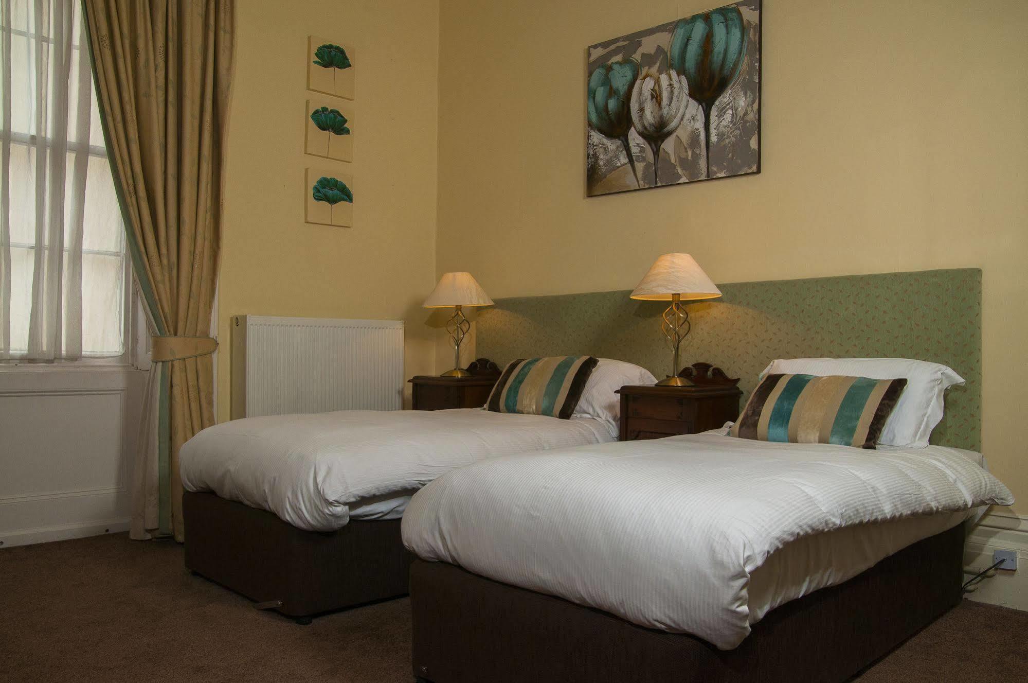 Clarence Court Hotel Cheltenham Buitenkant foto