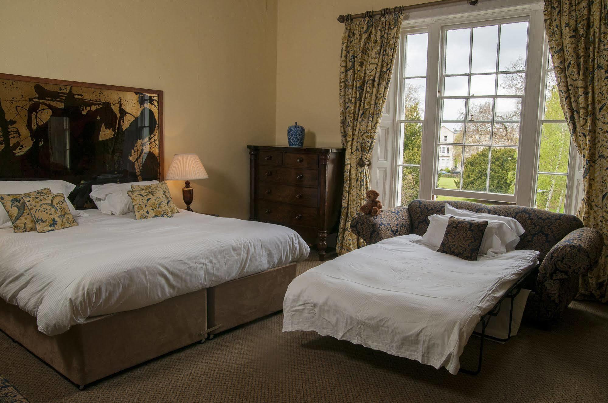 Clarence Court Hotel Cheltenham Buitenkant foto