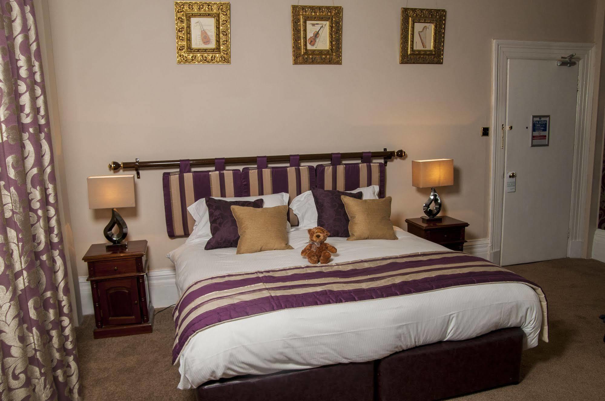 Clarence Court Hotel Cheltenham Buitenkant foto