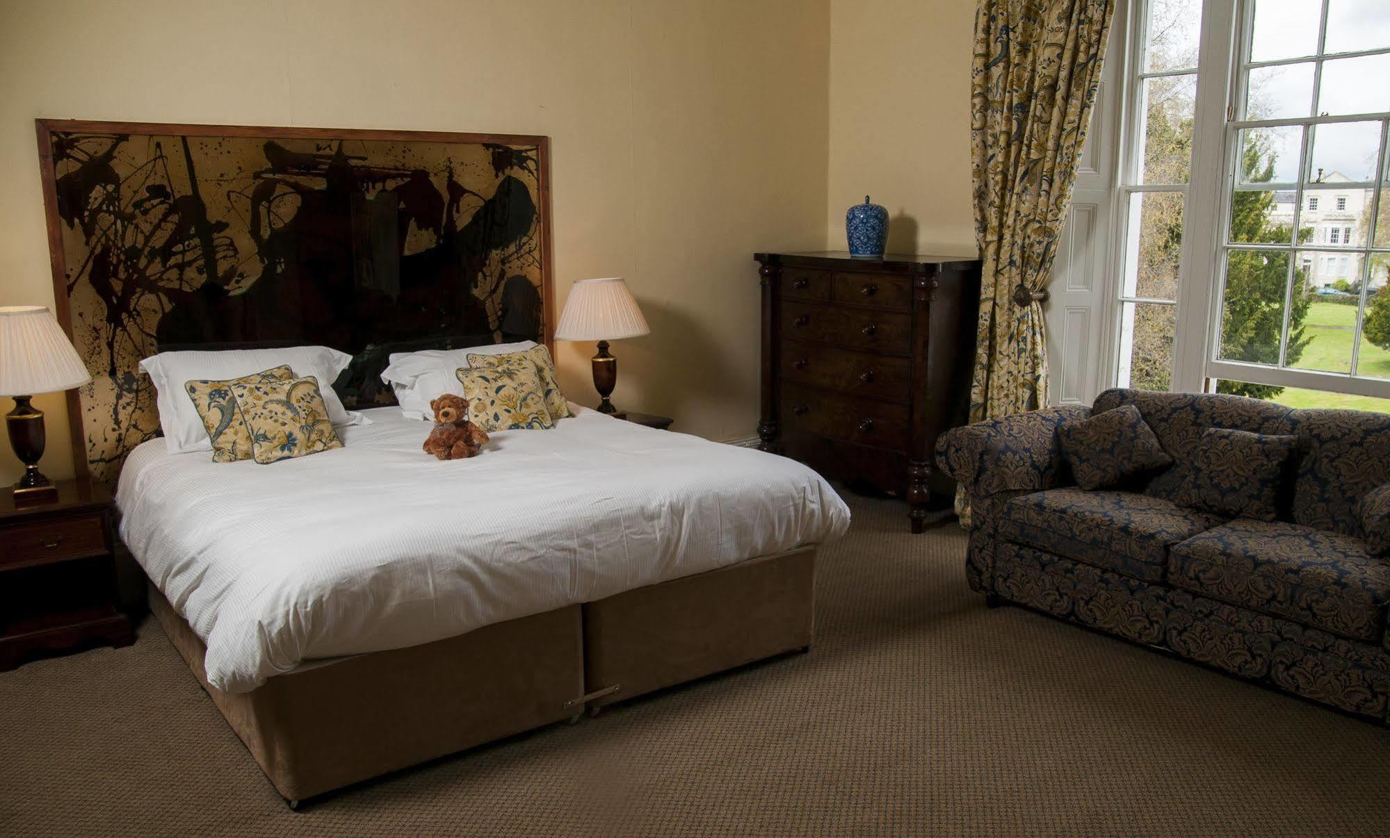 Clarence Court Hotel Cheltenham Buitenkant foto