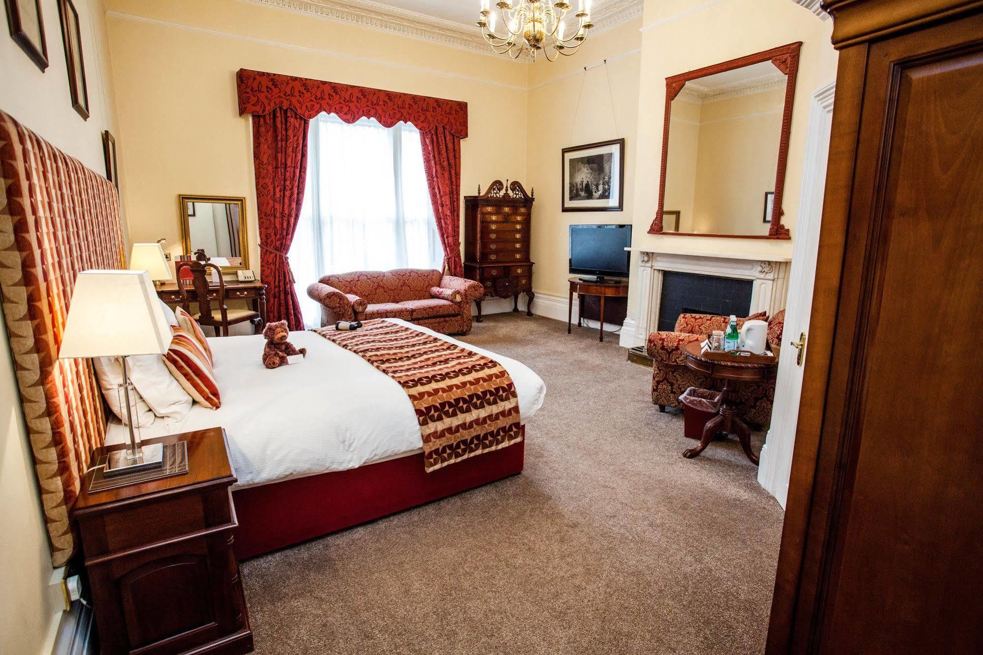 Clarence Court Hotel Cheltenham Buitenkant foto